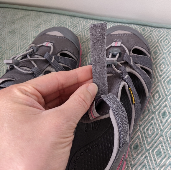 Keen Seacamp Youth Sandals in Gray & Rose - Picture 6 of 11